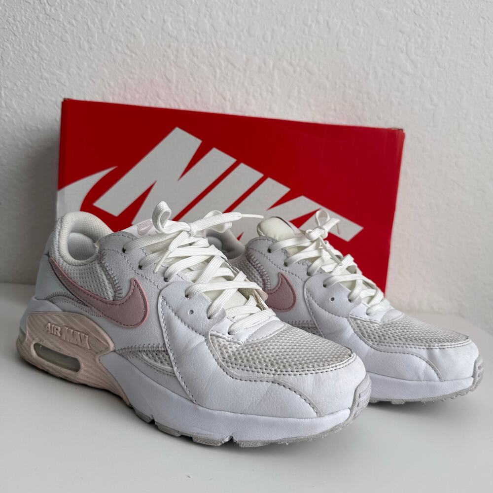 Nike White and Light Pink Air Max Women's Athletic Shoes